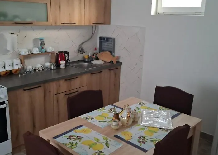 Jarin Raj Апартаменты Morovic